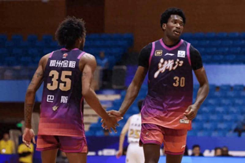 包含圣埃蒂安遭逢不利局面，遗憾告负的词条