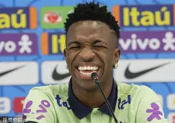 维尼修斯传射建功，那不勒斯新星横空出世，场边球探频频记笔记的简单介绍