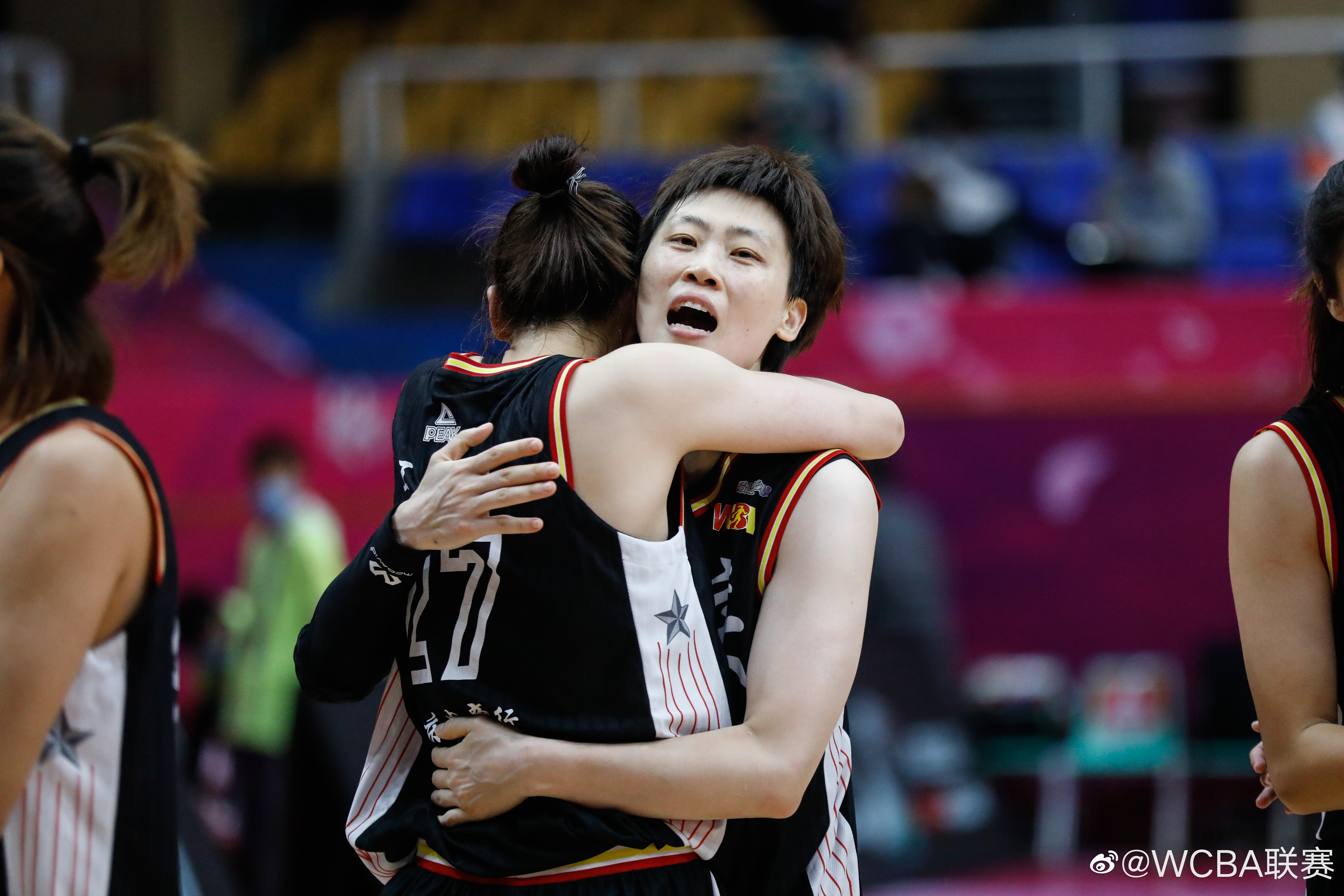 格列兹曼今日表现抢眼，孙兴慜整场无解，教练赛后亲自拥抱的简单介绍