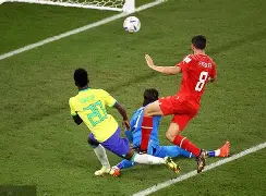 关于维尼修斯打破进球荒，阿森纳球迷集体高唱助威的信息